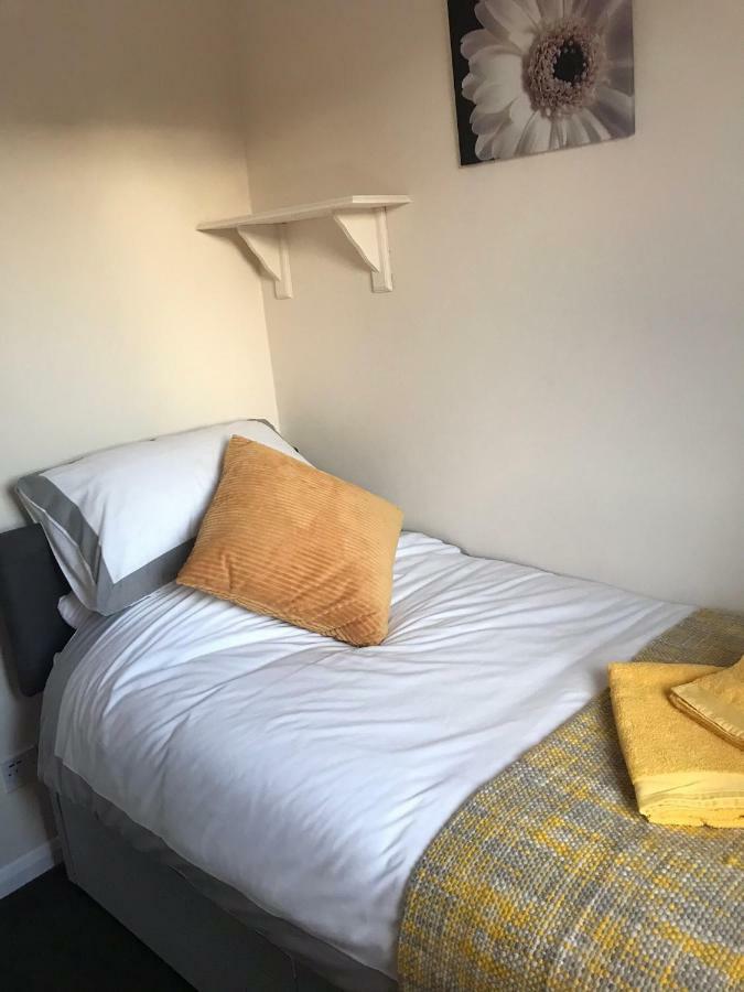 Hinckley Home Sleeps 5 Complete House Лестер Экстерьер фото