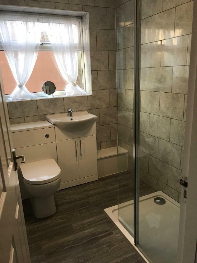 Hinckley Home Sleeps 5 Complete House Лестер Экстерьер фото